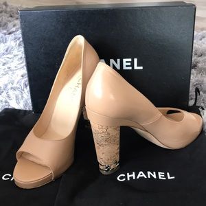 Chanel beige leather cork pumps